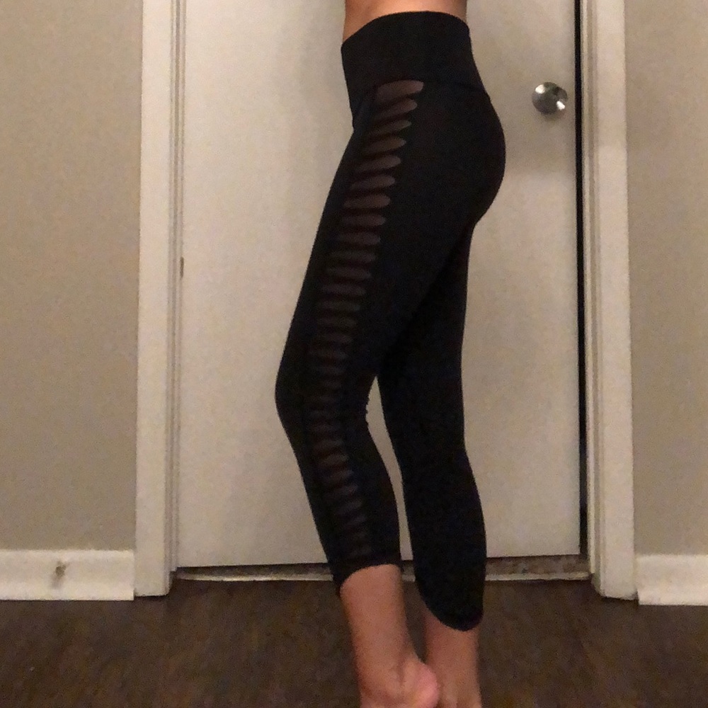 Lululemon sunshine salutation mesh crop leggings